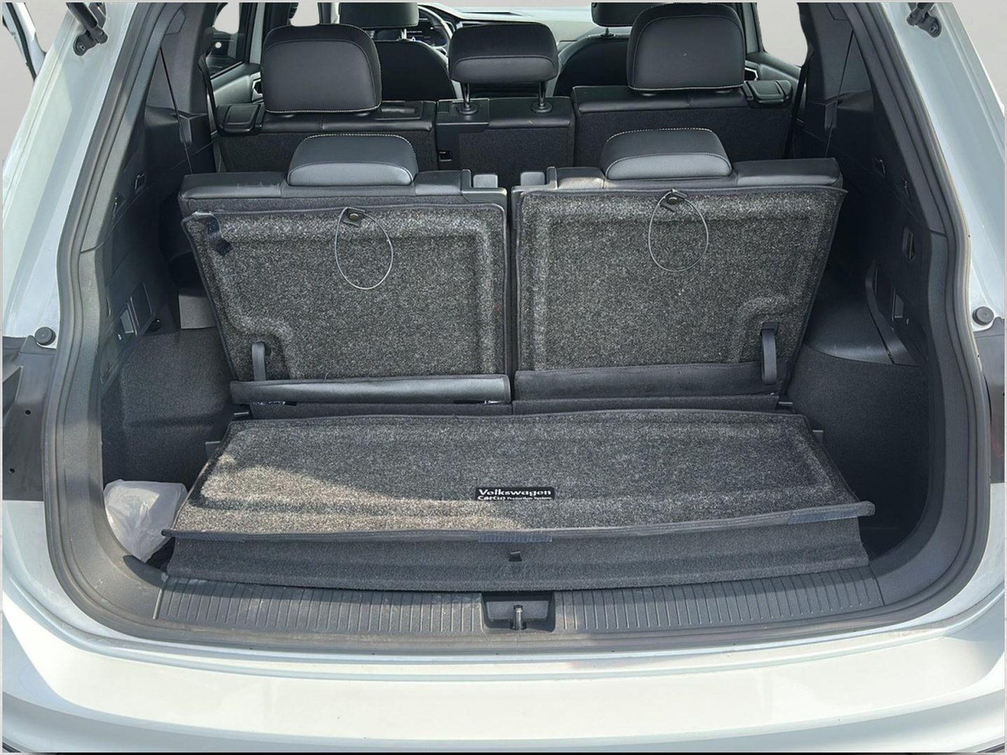 Used 2023 Volkswagen Tiguan SE R-Line FWD image 28