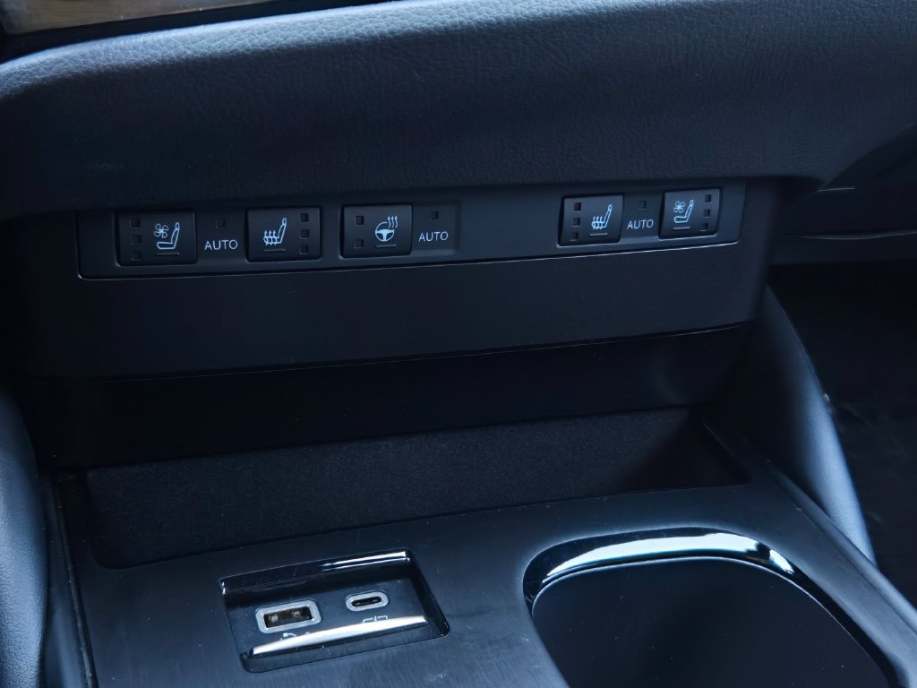 Used 2025 Lexus ES 300h w/ Premium Package FWD image 21