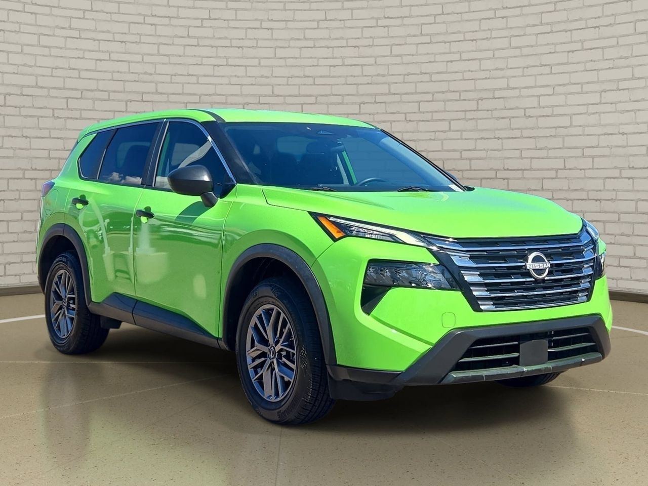 Used 2025 Nissan Rogue S AWD/4WD image 3