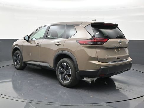 Used 2025 Nissan Rogue SV FWD image 3