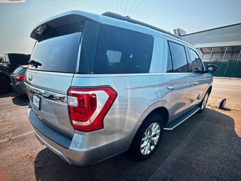 Used 2021 Ford Expedition XLT RWD image 3