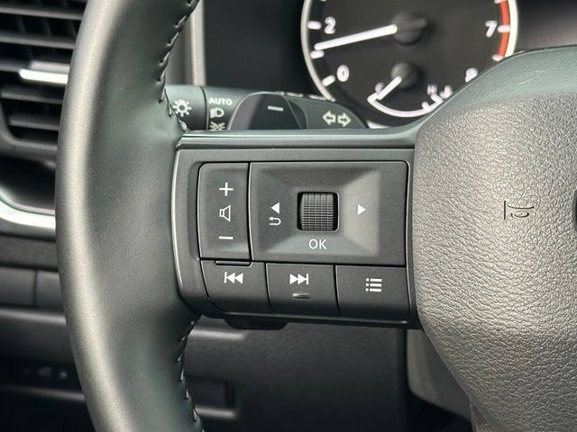 Certified 2025 Nissan Rogue SV AWD/4WD image 38