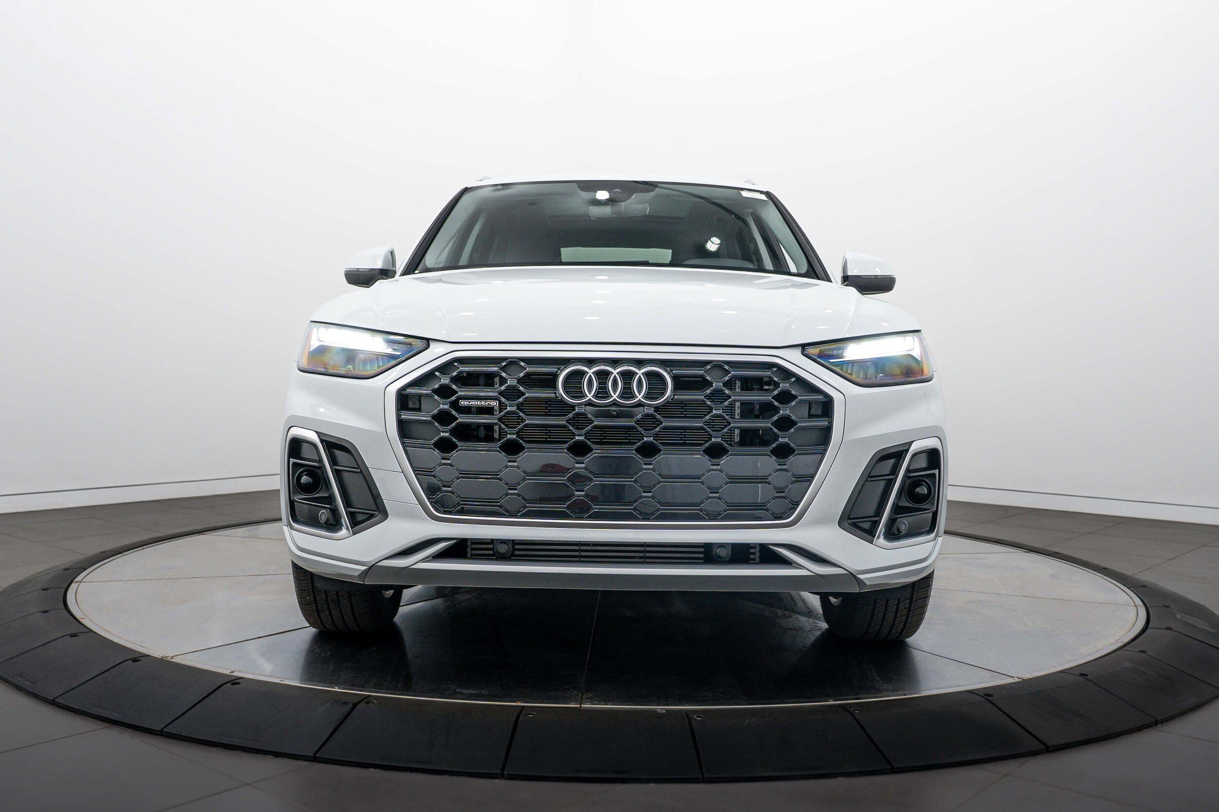 Certified 2025 Audi Q5 e Premium Plus w/ Premium Plus Package AWD/4WD image 24