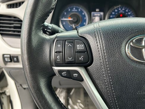 Used 2015 Toyota Sienna XLE image 14