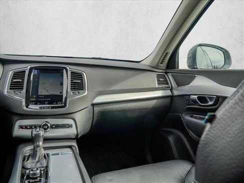 Used 2018 Volvo XC90 T5 Momentum w/ Convenience Package image 21