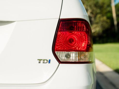 Used 2010 Volkswagen Jetta TDI FWD image 48