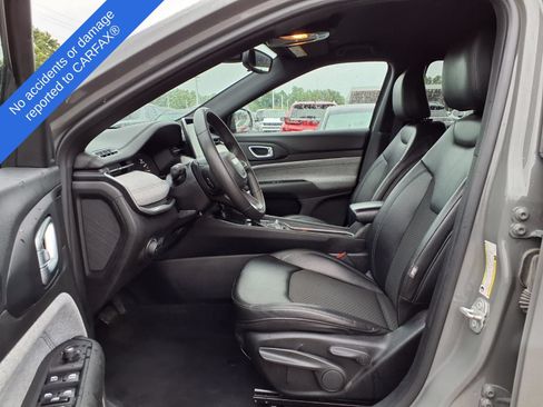 Used 2024 Jeep Compass Latitude AWD/4WD image 19