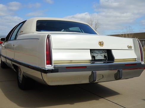 Used 1993 Cadillac Fleetwood Sedan image 9