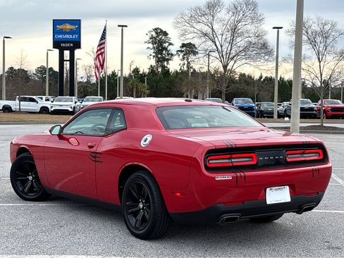 Used 2015 Dodge Challenger SXT w/ Driver Convenience Group image 20