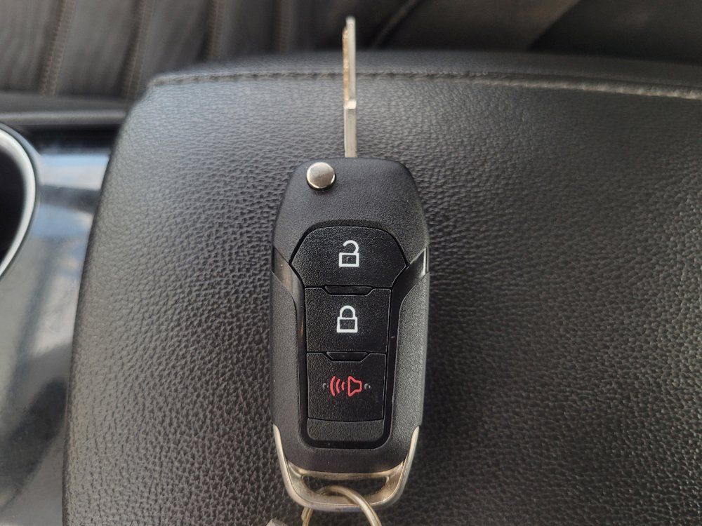 Used 2016 Ford Fusion SE FWD image 32