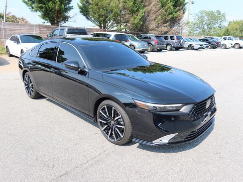 Certified 2025 Honda Accord Touring image 2
