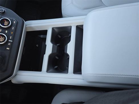 Used 2025 Land Rover Defender 110 S image 24