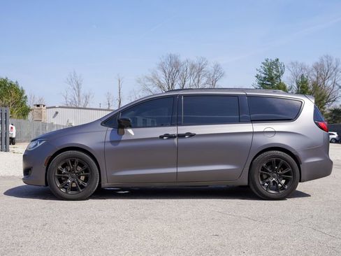 Used 2017 Chrysler Pacifica Touring-L Plus w/ Advanced Safetytec Group image 5