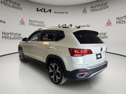 Used 2022 Volkswagen Taos SEL w/ Panoramic Sunroof Package AWD/4WD image 3