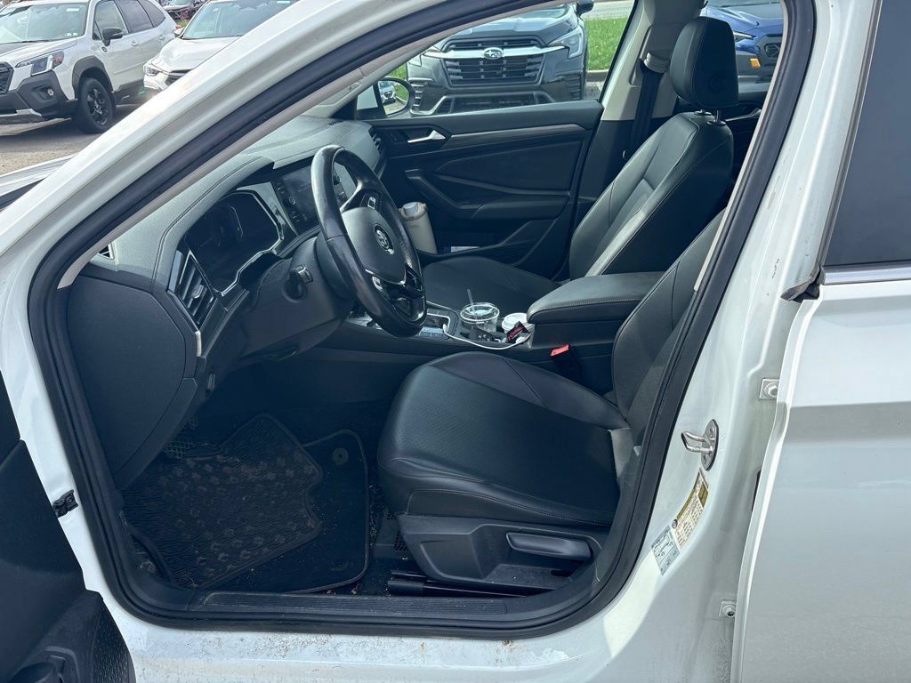 Used 2019 Volkswagen Jetta SEL w/ Cold Weather Package FWD image 15