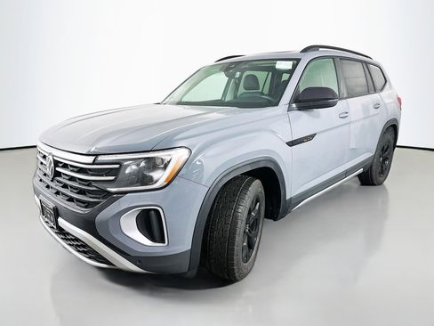 New 2026 Volkswagen Atlas Peak Edition AWD/4WD image 3