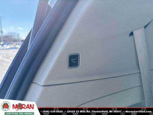 Used 2024 Chrysler Pacifica Touring-L image 35