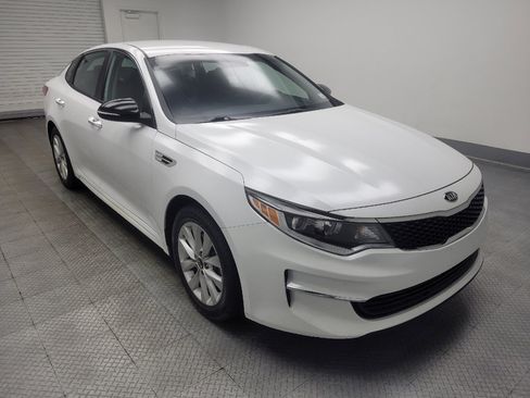 Used 2018 Kia Optima LX w/ 17" Alloy Wheels Package FWD image 13