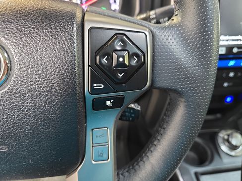 Used 2022 Toyota 4Runner Limited AWD/4WD image 15