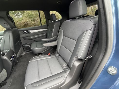 Used 2025 Buick Enclave Preferred image 17