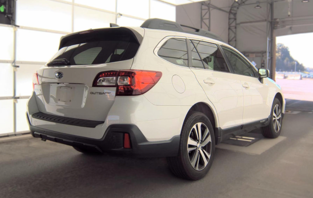 Used 2019 Subaru Outback 2.5i Limited AWD/4WD image 2