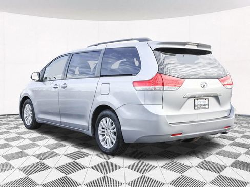 Used 2014 Toyota Sienna XLE image 13