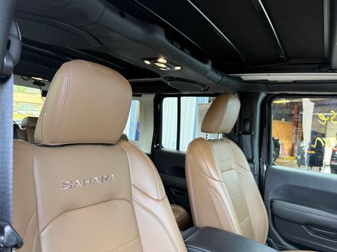 Used 2023 Jeep Wrangler Unlimited Sahara w/ Cold Weather Group image 15