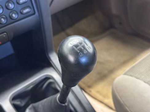 Used 2002 Nissan Frontier XE image 26