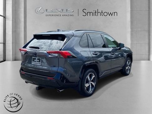 Used 2024 Toyota RAV4 SE w/ Weather & Moonroof Package AWD/4WD image 5