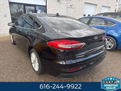 Used 2019 Ford Fusion SE image 3