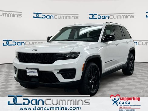 Used 2025 Jeep Grand Cherokee Altitude AWD/4WD image 1