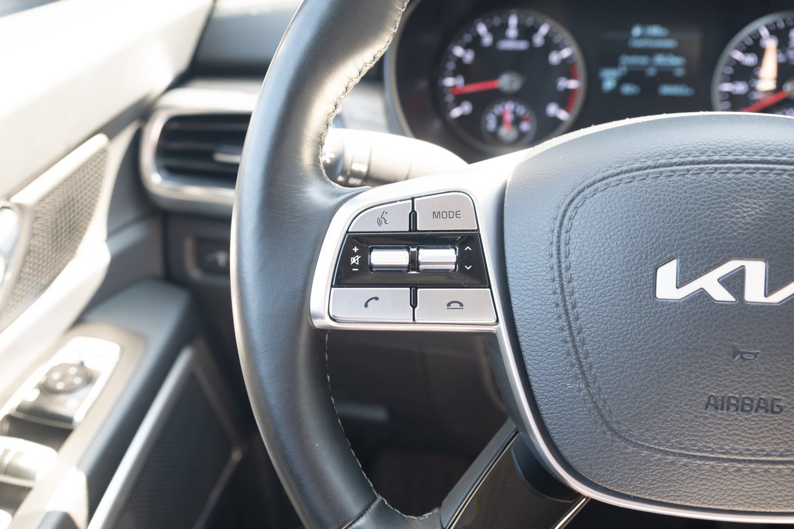 Used 2022 Kia Telluride EX w/ Towing Package AWD/4WD image 7
