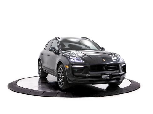 Certified 2026 Porsche Macan AWD/4WD image 9