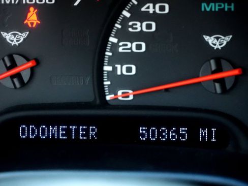 Used 2004 Chevrolet Corvette Convertible w/ Preferred Equipment Group RWD image 9