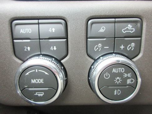 New 2026 GMC Sierra 2500 SLT w/ SLT Premium Package image 16