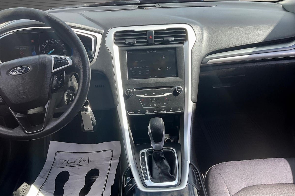 Used 2015 Ford Fusion SE FWD image 9
