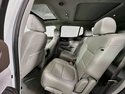 Used 2021 GMC Acadia SLT w/ LPO, Floor Liner Package FWD image 17