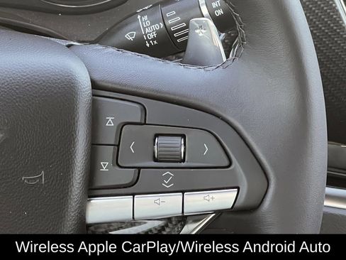 Used 2025 Cadillac XT6 Sport w/ Technology Package image 17