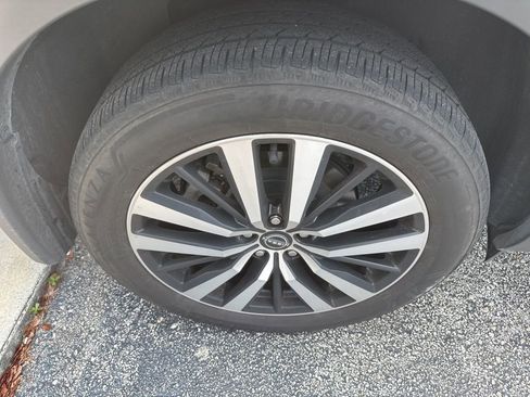 Used 2024 Nissan Pathfinder Platinum AWD/4WD image 21