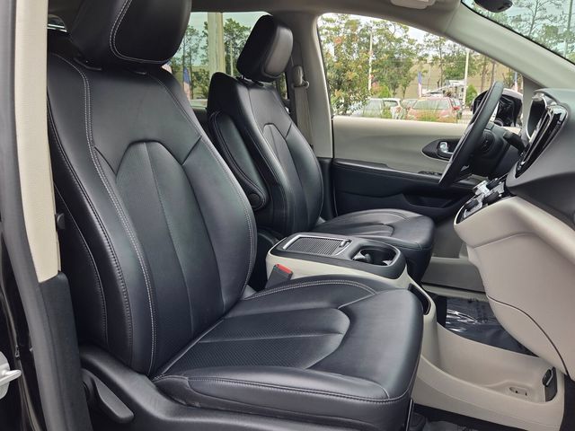 Used 2024 Chrysler Pacifica Touring-L FWD image 16