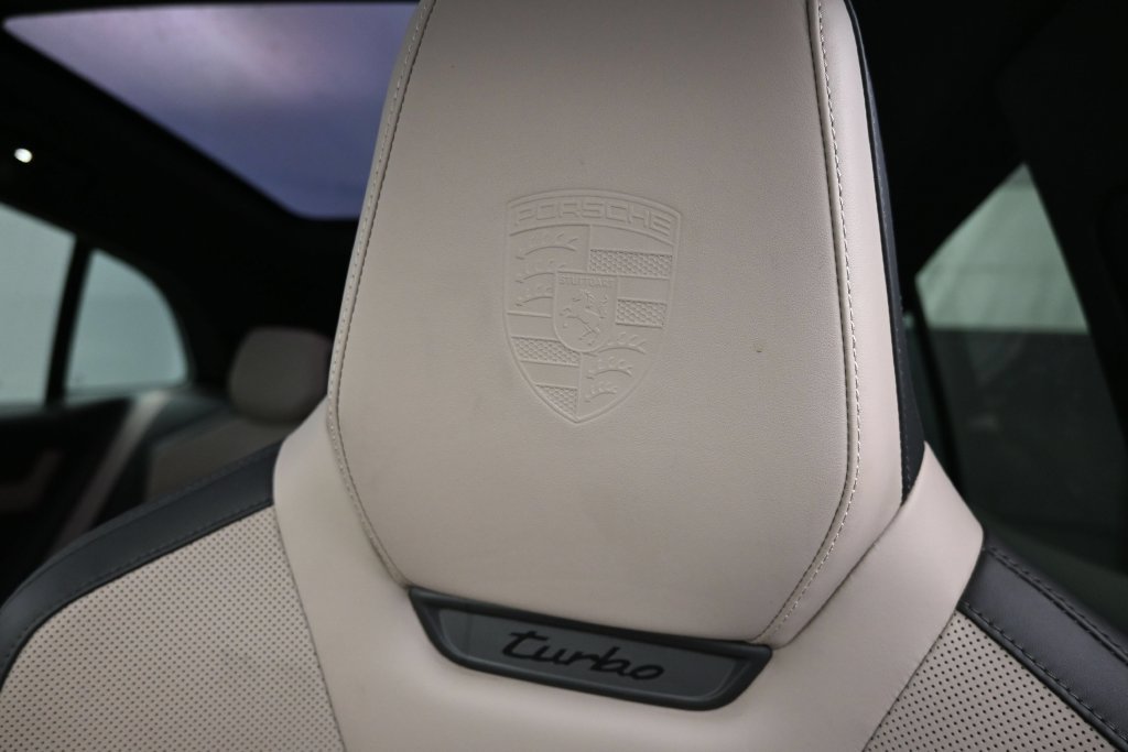 Certified 2026 Porsche Cayenne Turbo AWD/4WD image 10