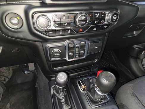 Used 2023 Jeep Wrangler Unlimited Sahara w/ LED Lighting Group AWD/4WD image 21