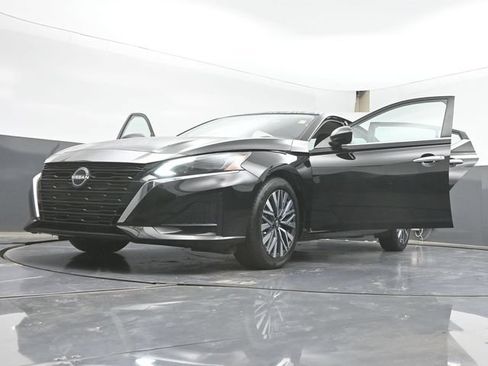 Used 2024 Nissan Altima 2.5 SV FWD image 51