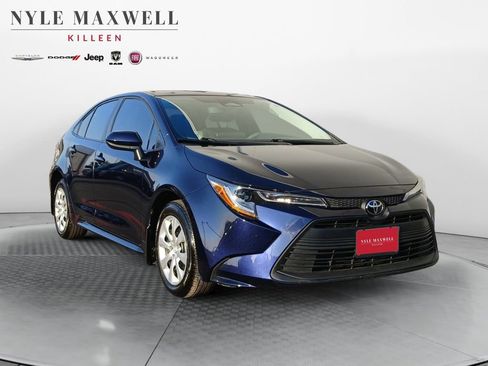 Used 2026 Toyota Corolla LE FWD image 2
