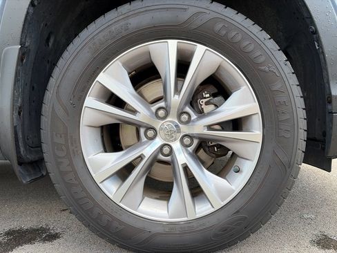 Used 2015 Toyota Highlander XLE AWD/4WD image 24