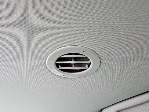 Used 2019 Chevrolet Suburban LS RWD image 25