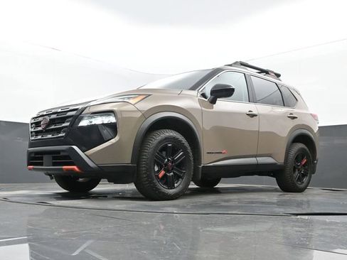 Used 2025 Nissan Rogue SV image 12