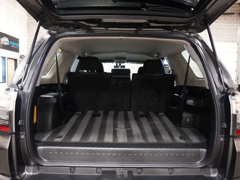 Used 2018 Toyota 4Runner SR5 AWD/4WD image 13