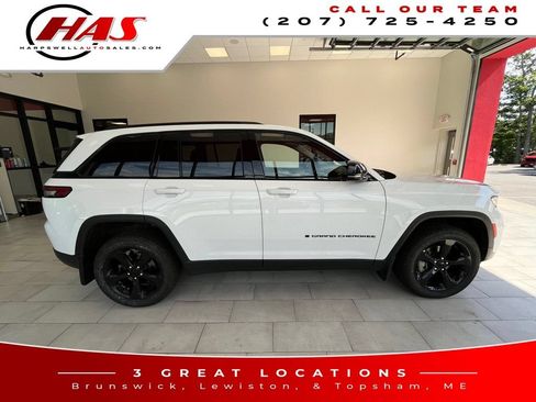 Used 2023 Jeep Grand Cherokee Limited w/ Black Appearance Package AWD/4WD image 7
