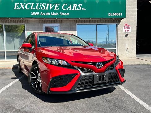 Used 2023 Toyota Camry SE w/ Cold Weather Package image 1